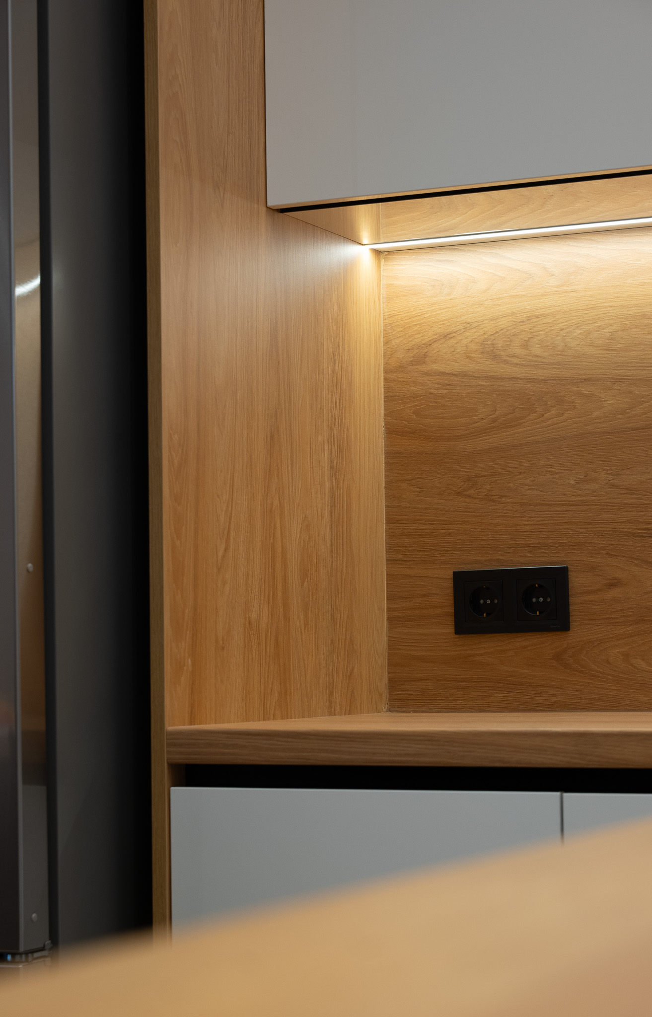 A&K Chorothetisis, kitchen joinery corner with oak niche and under-cabinet LED