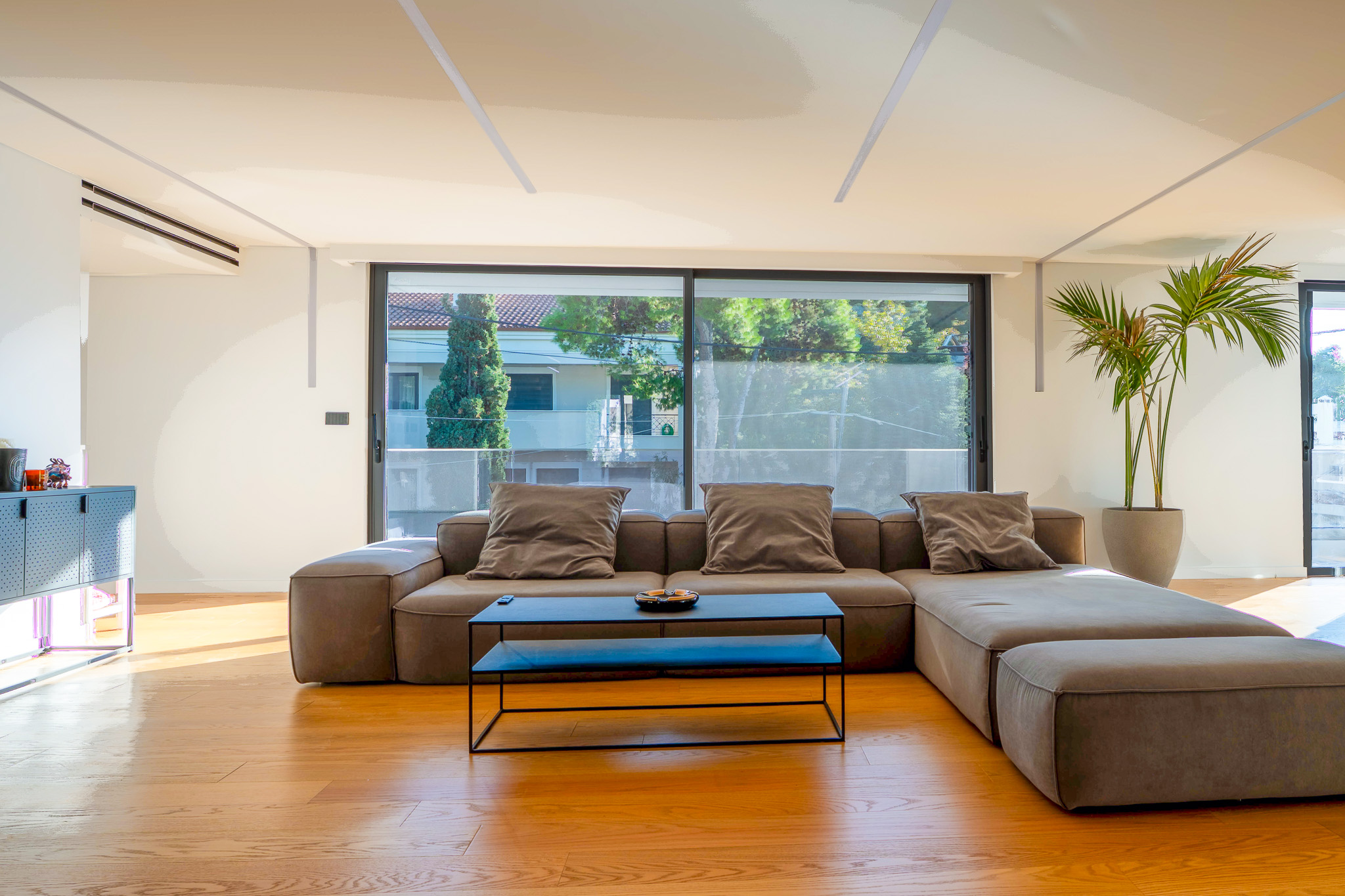 Villa Bond, sectional sofa with sliding doors to balcony