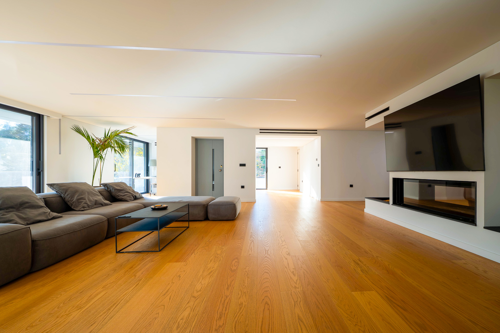 Villa Bond, living wing with TV, fireplace and corridor sightline